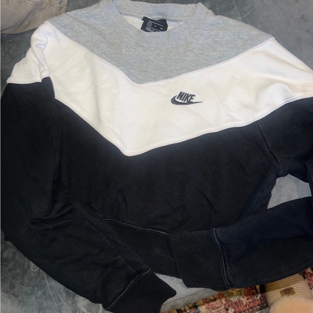nike crewneck
